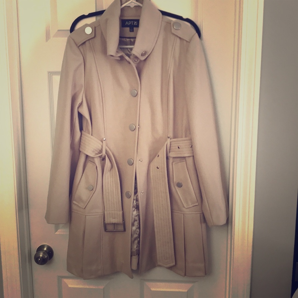 Nwot Military style pleated bottom pea coat